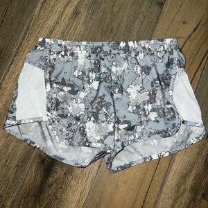 Old Navy Grey & White Active Athletic Workout Shorts (size XS)